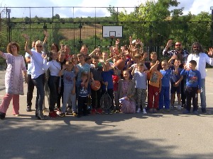 Помоћ ђацима у Великој Хочи од Фондација Новака Ђоковића, Ане и Владе Дивац и Моханђи