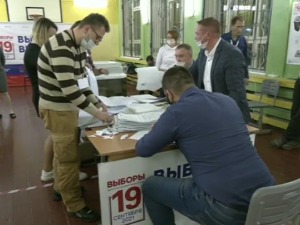 Путинова Јединствена Русија освојила највише гласова на изборима и задржала већину у Думи