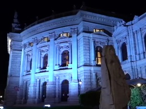 Премијера бучне, динамичне, пламене представе у Бургтеатру из пера Петера Хандкеа