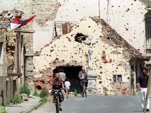 Банкет за стране новинаре у срушеном Вуковару 1991: Оно што највише пара уши Банкет за стране новинаре у срушеном Вуковару 1991: Оно што највише пара уши