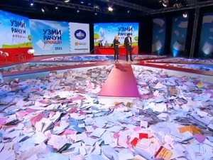 Уручени кључеви првом добитнику стана у наставку наградне игре "Узми рачун и победи"