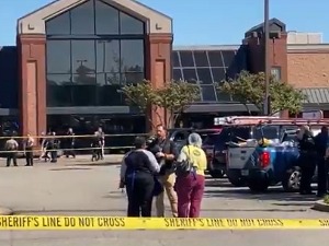 Пуцњава у супермаркету - једна особа убијена, 12 повређено, запослени се крили у замрзивачима