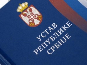 Утиче ли изборна година на доношење Закона о референдуму и измене Устава