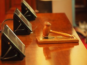 Укинута пресуда којом је Вучић био обавезан да плати одштету Бошку Обрадовићу