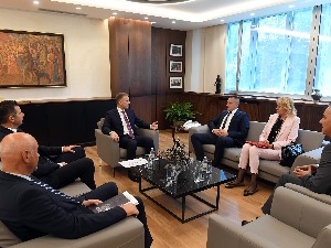Стефановић са министром привреде РС о сарадњи у области наменске индустрије
