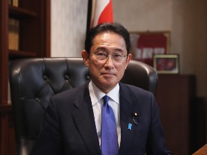 Фумио Kишида изабран за председника владајуће партије у Јапану, ускоро и на премијерском месту