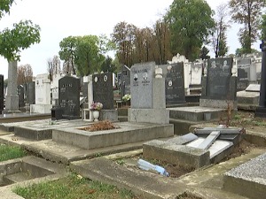 Централно гробље у Београду на клизишту, "питање дана када ће да се појави неки ковчег из земље“ 