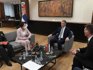 Министар Стефановић са амбасадорком Чен Бо