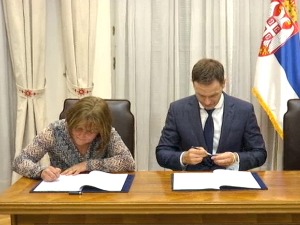 Узми рачун и победи: Добитница стана потписала уговор