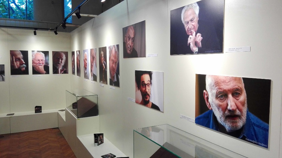 Портрети са интервјуа - Од лица до лица, нова изложба фотографија Анђелка Васиљевића Портрети са интервјуа - Од лица до лица, нова изложба фотографија Анђелка Васиљевића