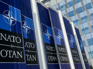 НАТО: Остајемо у контакту са Вучићем и Куртијем