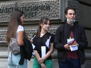 Настава на факултетима по комбинованом моделу - теорија онлајн, вежбе уживо