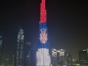 Бурџ Калифа у бојама српске заставе