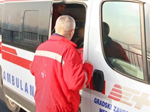 "Шкодом" пројурио на црвено и ударио у "рено", повређене три особе 