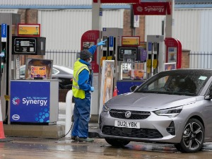 Војска ушла у складиште "Бритиш петролеума", пумпе и даље без горива