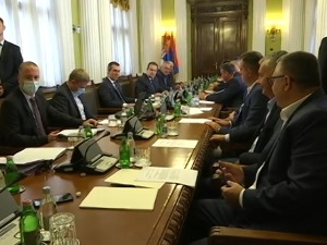 Странке заузимају старт за изборну трку, део опозиције још није донео одлуку