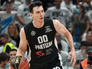 Куруц се опоравио од короне, вратио се на тренинг