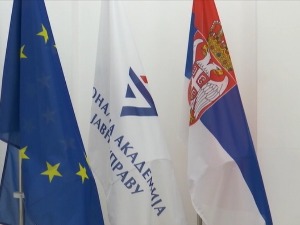 Обуком државних службеника до модерније јавне управе