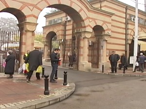 Данас су Михољске задушнице – молитвама и паљењем свећа сећамо се преминулих