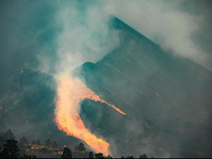 Ла Палма – пуцање северне стране вулкана, блокови лаве величине троспратнице