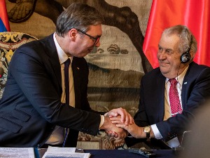 Вучић писао Земану: Примите моје најбоље жеље за опоравак