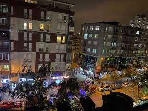 Хитна евакуација станара зграде у Новом Пазару због јаког мириса, једна особа превезена у болницу