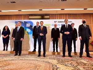 Трка западнобалканских пужева на путу ка Бриселу: Постоји ли за Србију још увек европска перспектива? Трка западнобалканских пужева на путу ка Бриселу: Постоји ли за Србију још увек европска перспектива?