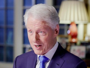 Бил Клинтон примљен у болницу