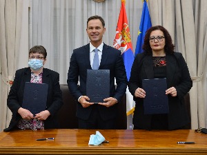 Потписан уговор са Станицом Смиљковић, добитницом стана у наградној игри "Узми рачун и победи"