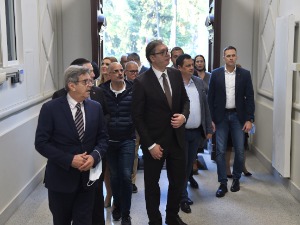 Вучић обишао Земунску гимназију