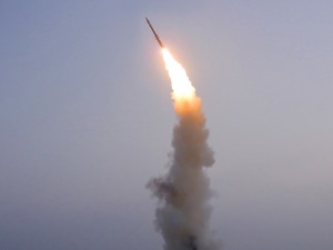 Пјонгјанг поново тестирао балистичку ракету, јапански премијер прекинуо предизборну камапању