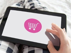 Илегална трговина преко интернета, штетна за привреду али и за потрошаче