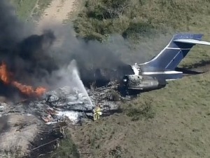 Срушио се и запалио авион у Тексасу, сви путници преживели