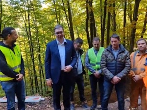 Вучић обишао српске путаре, захвалио им на вредном раду