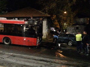 Запалио се аутобус код Аутокоманде, нема повређених
