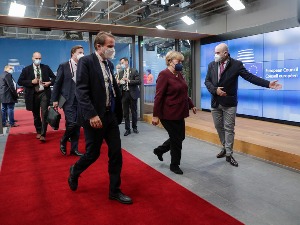 Европски лидери аплаузом испратили Ангелу Меркел