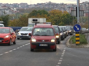 Миц по миц, уз звуке сирене - ако би свако од нас повезао комшију избегао би гужву
