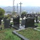 На православном гробљу у Новом Пазару оштећено неколико надгробних споменика