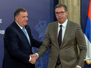 Вучић се састао са Додиком - тема политичка ситуација у БиХ