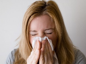 Корона не посустаје, а очекује се и тешка сезона грипа