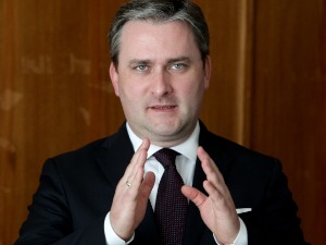 Селаковић: Више од 10 земаља спремно да повуче признање КиМ