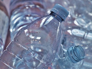 Недељно поједемо једну пластичну картицу - где све има пластике и на који начин је уносимо