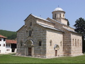 Високи Дечани: Реагујемо музиком на увреде неких медија на албанском