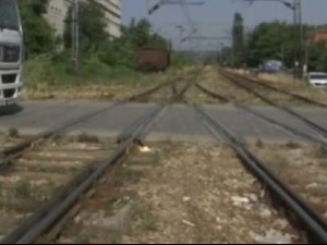 Теретни воз налетео на аутомобил код Шапца, лакше повређене две особе