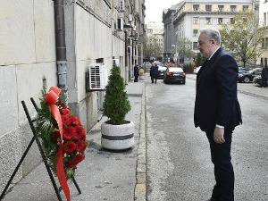 Кривокапић у посети Србији, положио венац крај спомен-плоче Зорану Ђинђићу