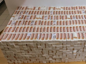 Парфимерија на точковима, на Хоргошу заплењена козметика вредна преко 230.000 евра