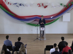 Арно Гујон посетиo Српски образовни центар "Никола Тесла" у Будимпешти