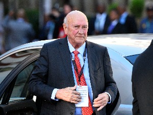 Преминуо Фредерик Вилем де Клерк - председник Јужноафричке Републике који је ослободио Манделу