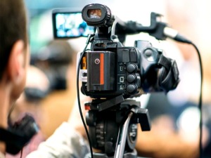 Новинари у Србији нису довољно плаћени, посао им је несигуран