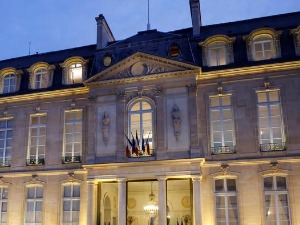 Француска, тужба за силовање у Јелисејској палати